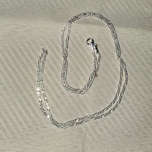 NWOT Sterling silver Italy diamond cut Figaro 22 inch chain. Unisex.